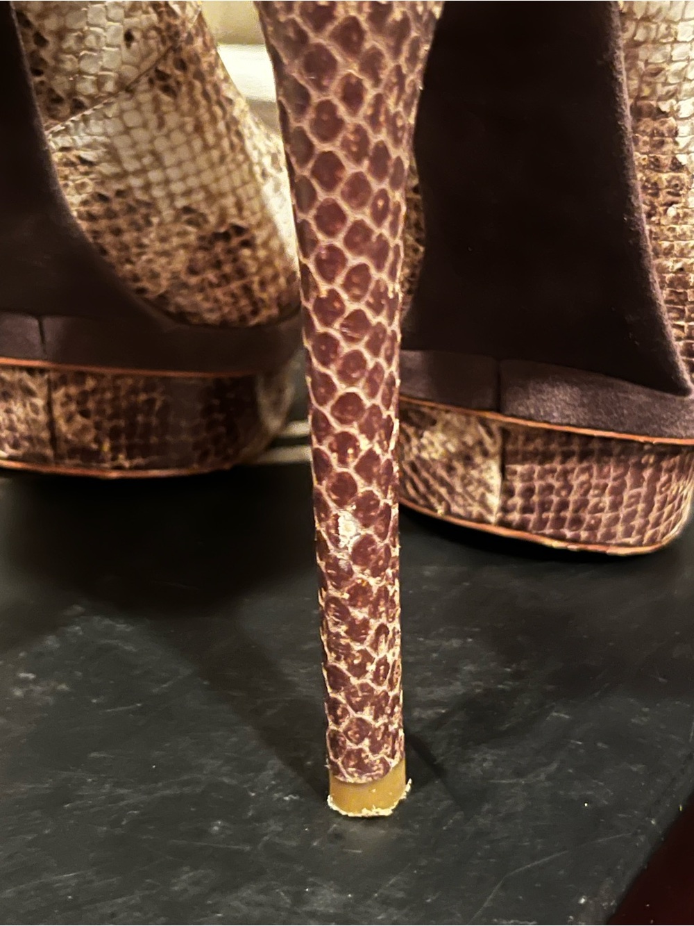 Brian Atwood Taupe Snake-Print Peep-Toe Pumps sz 8.5 - Picture 4 of 9